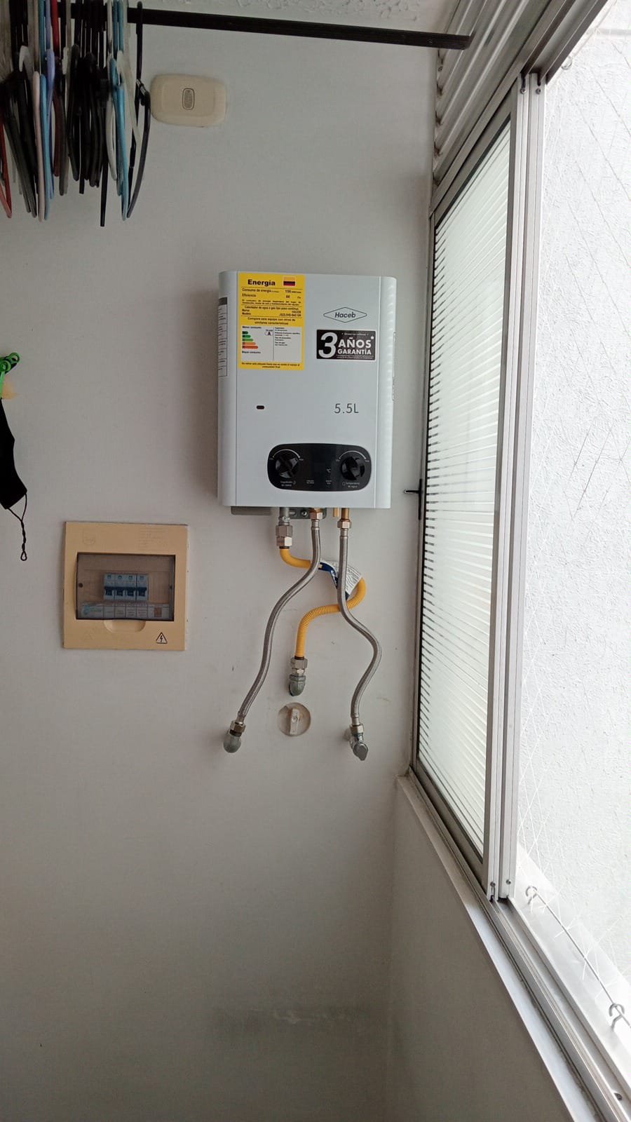 Venta en instalación de calentador a gas de 5.5 litros libre de ducto.