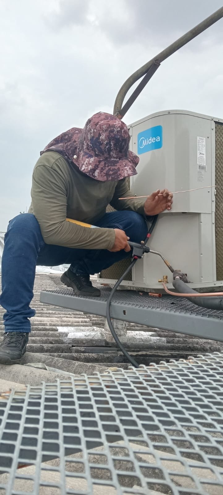 Instalación de aire para discoteca.