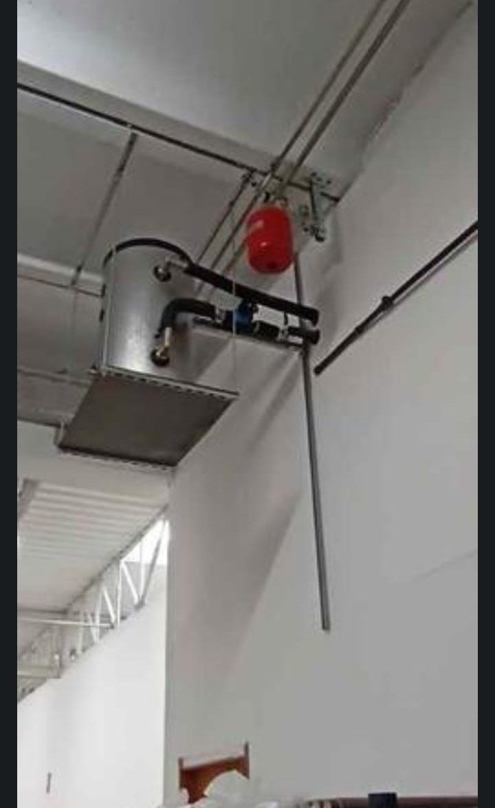 Acumulador de 100 litros con anticongelante  sistema de aerotermia .